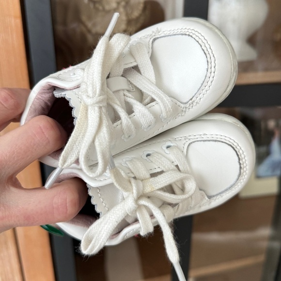 Stride Rite Emilia walking sneakers baby girl first shoes embroidered floral - Picture 2 of 8